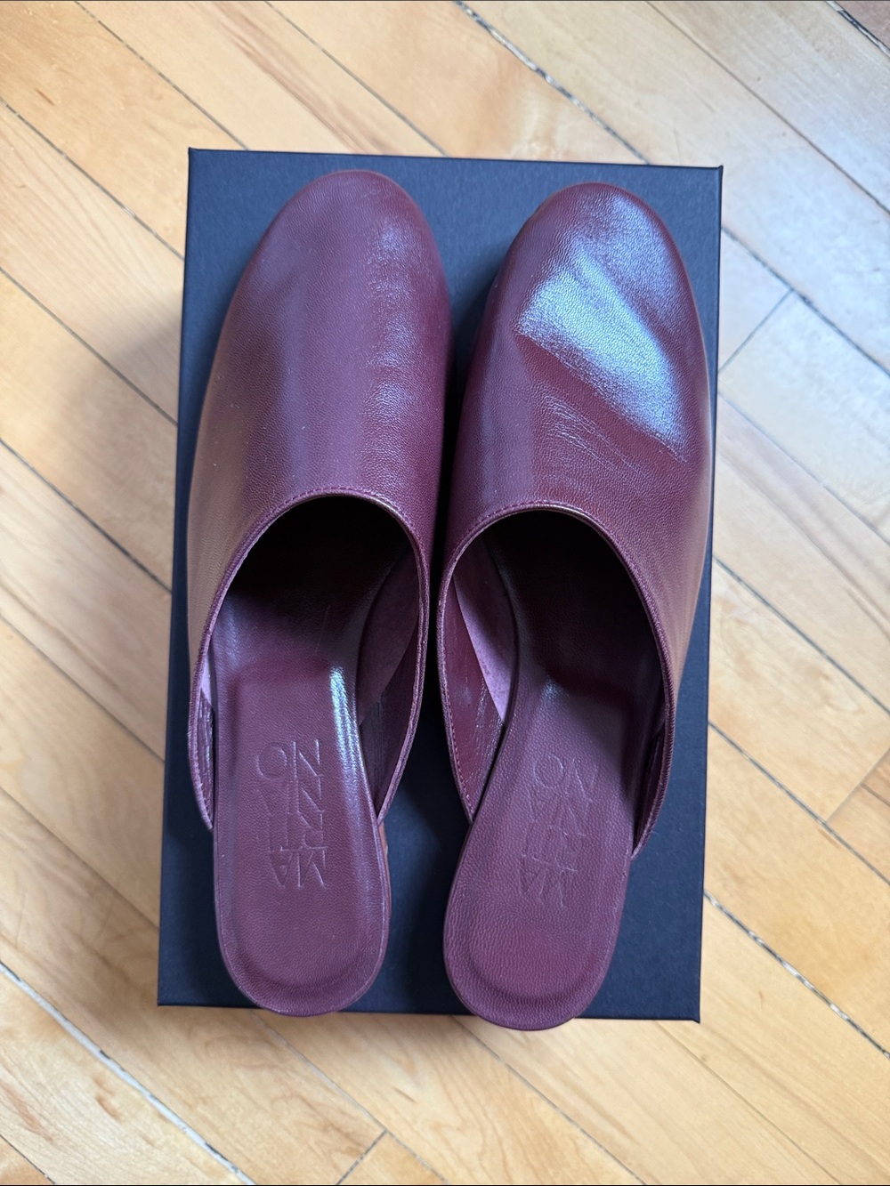 Martiniano oxblood mules